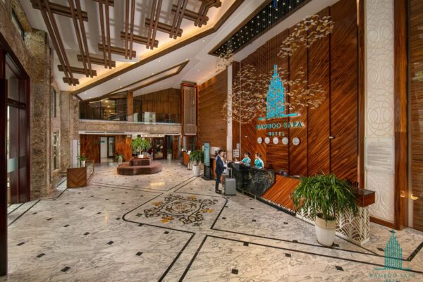 Sảnh lễ tân sang trọng tại Bamboo Sapa Hotel 4*